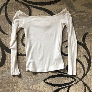 Hollister Off the shoulder embroidered shirt!